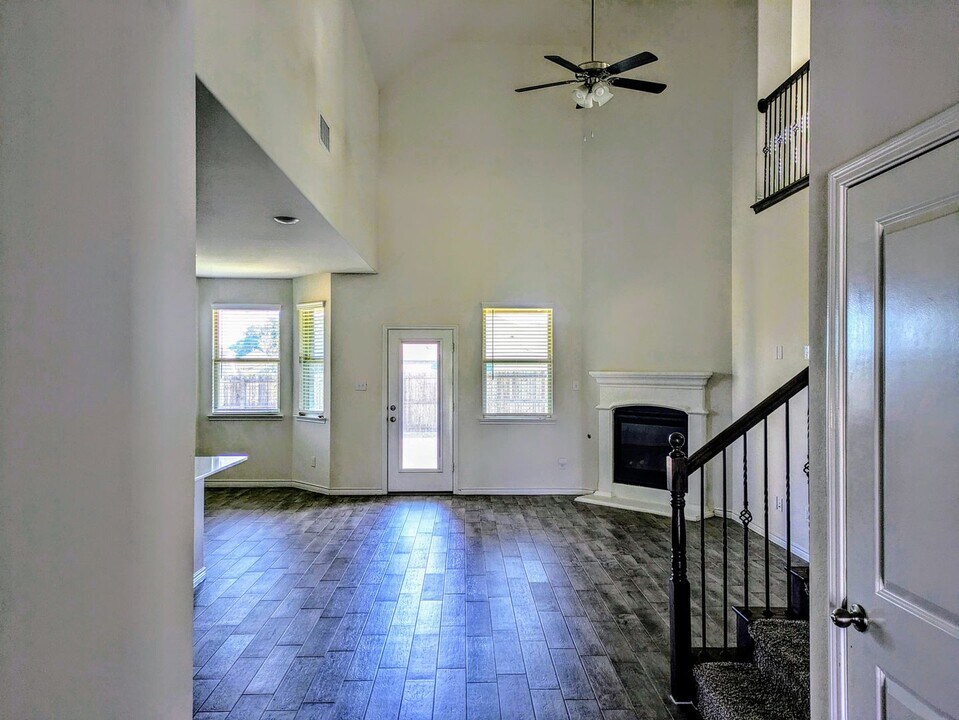 11238 Hawks Lndg Dr in Aubrey, TX - Building Photo