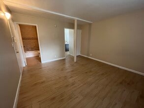 24370 Newhall Ave in Newhall, CA - Building Photo - Building Photo