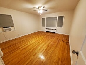 216 Glen Ave, Unit Second Floor in Palisades Park, NJ - Foto de edificio - Building Photo