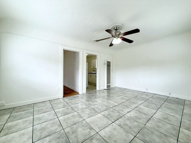 408 Civic Center Dr in Oceanside, CA - Building Photo - Building Photo