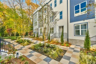 490 Harmony Ter NW in Atlanta, GA - Building Photo