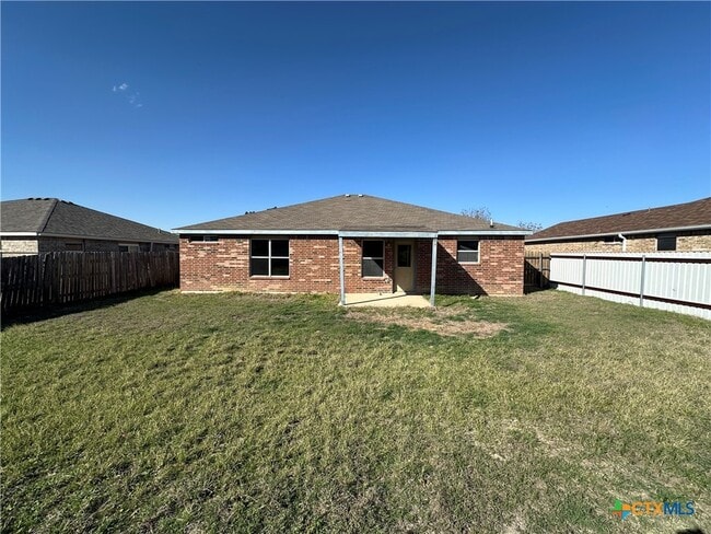 property at 3606 Lakecrest Dr