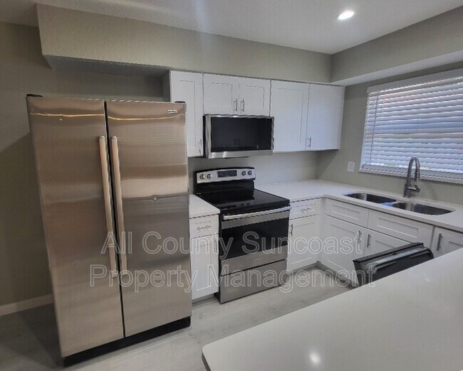 9030 Blind Pass Rd in St Pete Beach, FL - Building Photo - Building Photo