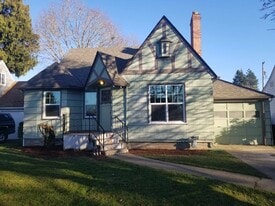 1730 18th St NE in Salem, OR - Building Photo