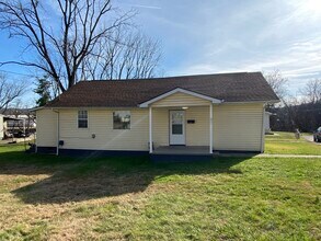 104 1st St in Dunbar, WV - Building Photo - Building Photo