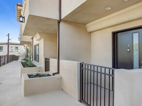 2218 Montrose Ave, Unit #G in Montrose, CA - Building Photo - Building Photo