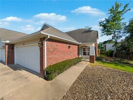 904 W Dixson St in Rogers, AR - Building Photo