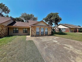 719 Hillcrest Ct in Cedar Hill, TX - Building Photo