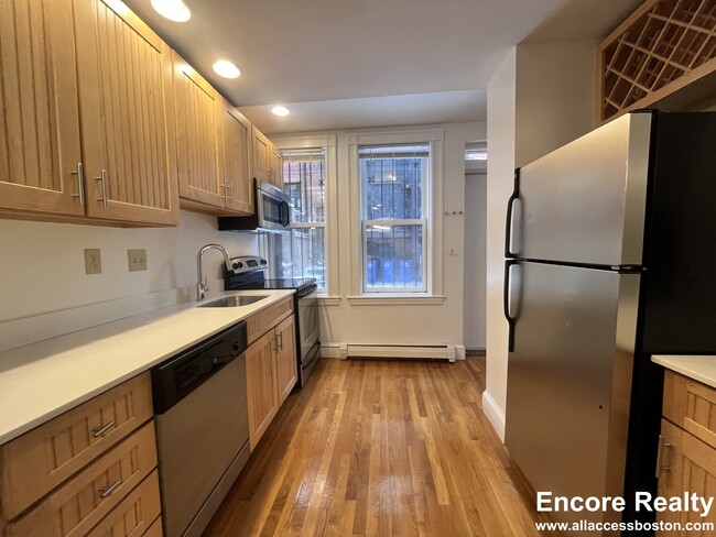 195 Commonwealth Ave, Unit B in Boston, MA - Foto de edificio - Building Photo