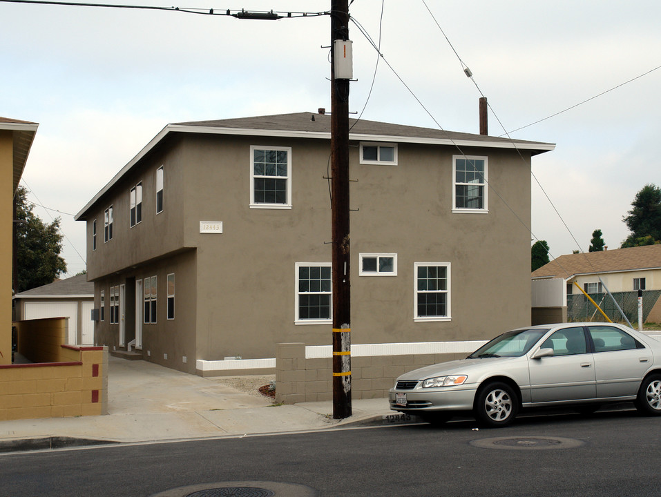 12443 Grevillea Ave in Hawthorne, CA - Building Photo