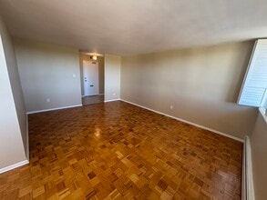 1061 Queen's Blvd in Kitchener, ON - Building Photo - Building Photo