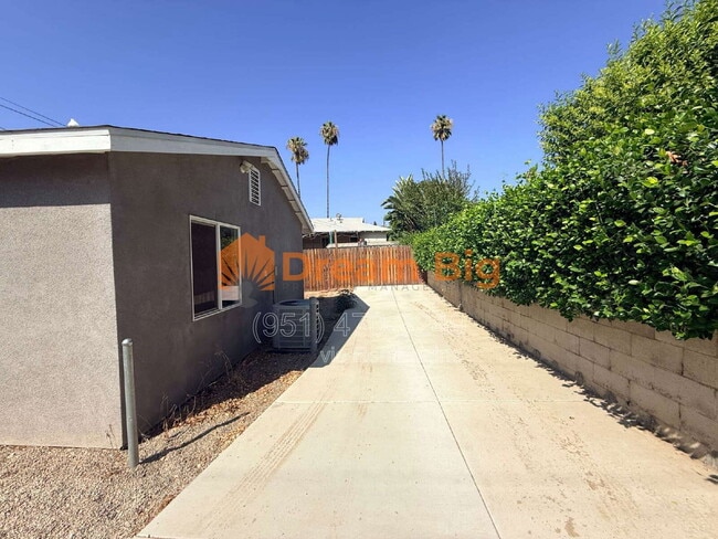1982 Blenheim St in Riverside, CA - Building Photo - Building Photo