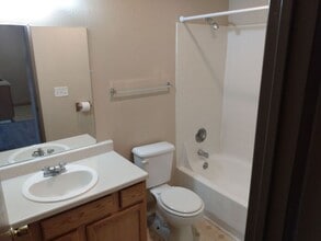 345 N 5th St in Klamath Falls, OR - Building Photo - Building Photo