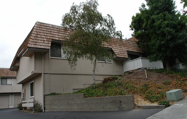 2056 Ascot Dr in Moraga, CA - Building Photo - Building Photo