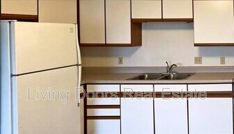 607 S Washington St in Bloomfield, NE - Building Photo