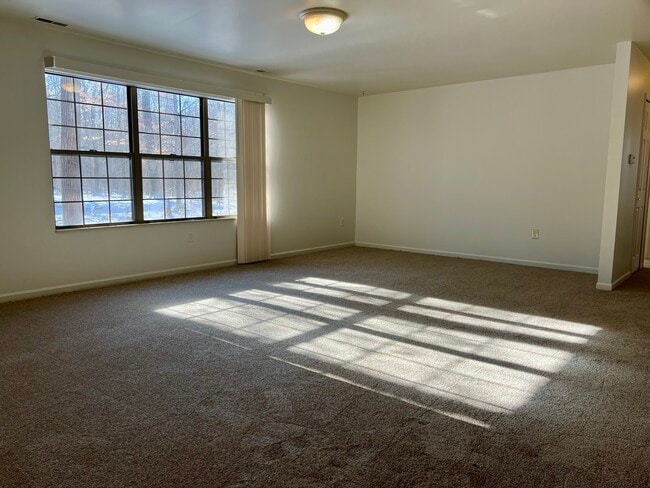 Isle Royal Apartments in Grosse Ile, MI - Building Photo - Building Photo