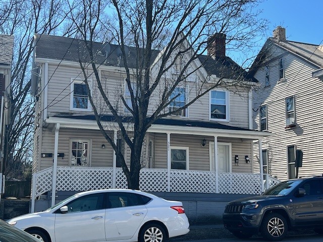 321 W Race St in Martinsburg, WV - Building Photo