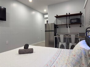 214 SW 2nd Terrace in Dania Beach, FL - Building Photo - Building Photo