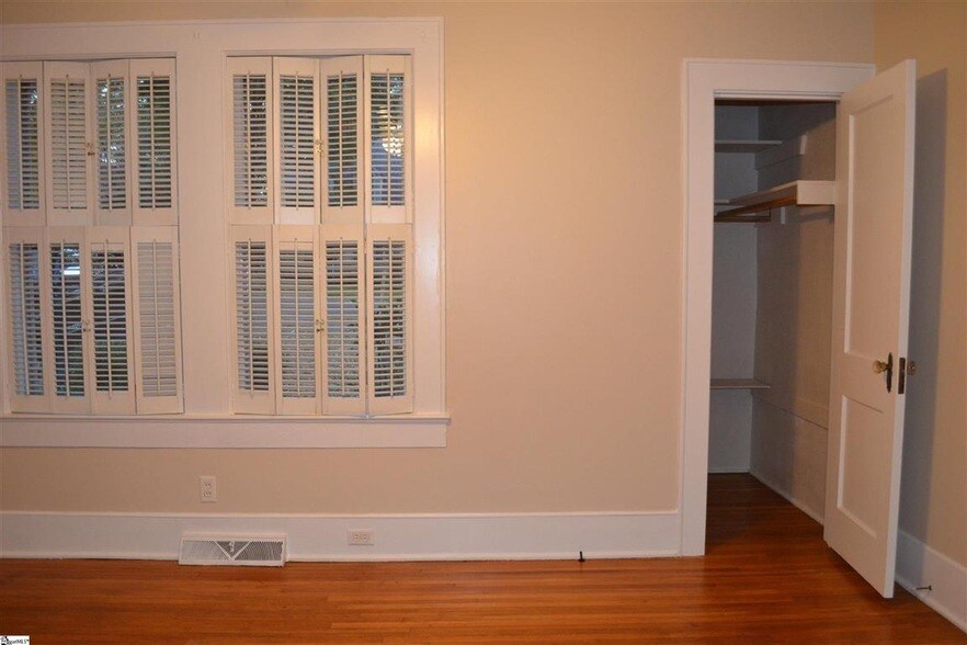 40 Lanneau Dr in Greenville, SC - Building Photo