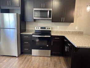 2323 Ward St SE-Unit -10 in Smyrna, GA - Foto de edificio - Building Photo