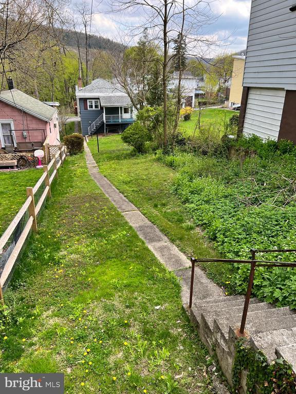 448 Biddle St in Tamaqua, PA - Building Photo - Building Photo
