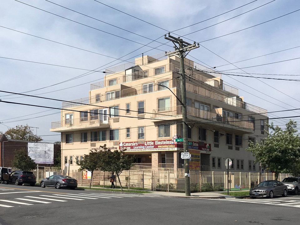 8413 Avenue K in Brooklyn, NY - Foto de edificio