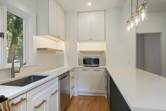 21 Bedford Ct in Concord, MA - Building Photo - Building Photo