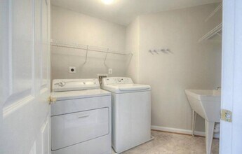 6961 Klett Dr in Fort Belvoir, VA - Building Photo - Building Photo