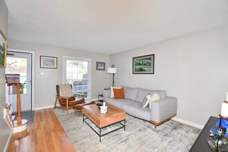 15 Yorktown Dr in Springfield, MA - Building Photo - Building Photo