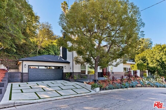 3350 Coy Dr in Los Angeles, CA - Building Photo - Building Photo