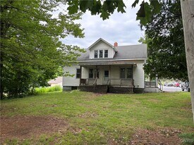 10513 Cosby Manor Rd in Utica, NY - Building Photo