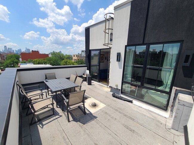 231 Jackson St, Unit 3 in Brooklyn, NY - Foto de edificio - Building Photo