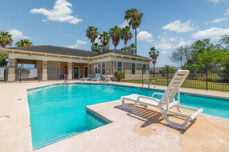 Amistad Apartments in Donna, TX - Foto de edificio - Building Photo