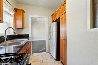 323 W 4th St in Long Beach, CA - Building Photo - Building Photo