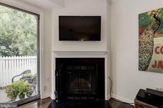 2925 S Woodstock St, Unit 2925 S Woodstock St Apt D in Arlington, VA - Foto de edificio - Building Photo