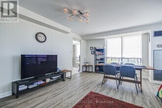 101-101 Subway Crescent in Toronto, ON - Building Photo - Building Photo