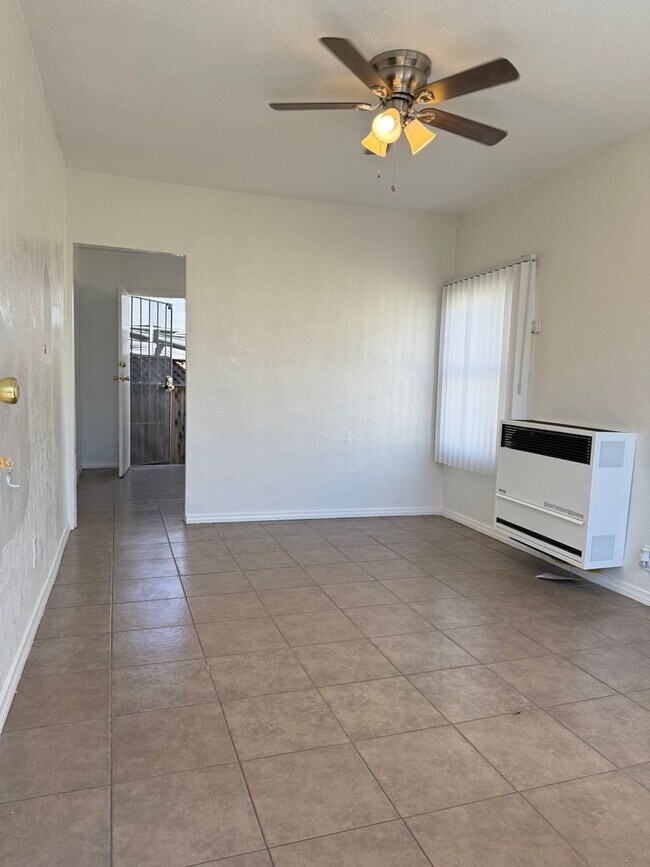 847 E 78th St-Unit -847 1/2 in Los Angeles, CA - Building Photo - Building Photo