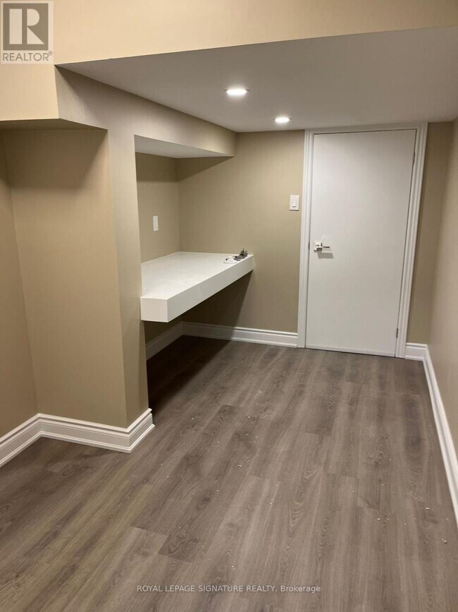 22 Temple Manor Rd in Brampton, ON - Building Photo - Building Photo