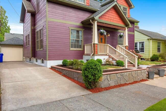 5723 N Moore Ave in Portland, OR - Building Photo - Building Photo