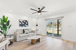 8115 Thomas Dr, Unit SI ID1354981P in Panama City, FL - Building Photo