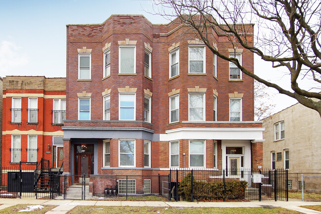 4218 S Indiana Ave in Chicago, IL - Building Photo - Building Photo