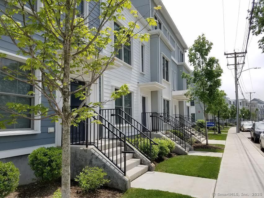 72 Merrell Ave in Stamford, CT - Building Photo