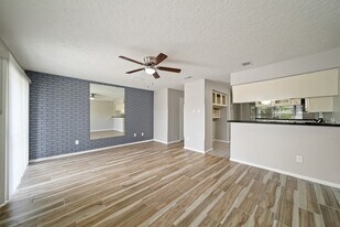 13464 Castilian Dr in Houston, TX - Building Photo