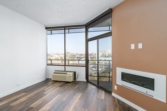 Riverfalls Tower Apartments in Spokane, WA - Foto de edificio - Interior Photo