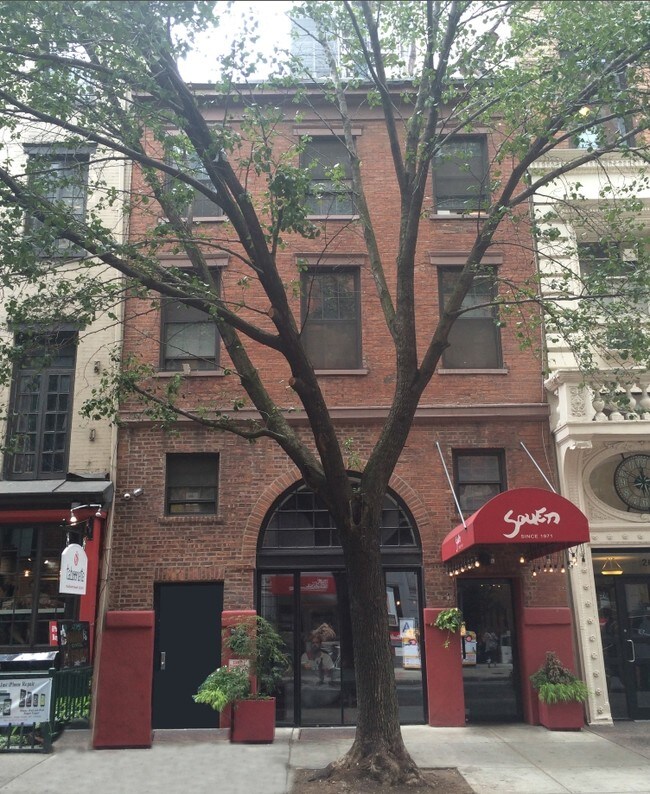 28 E 13th St