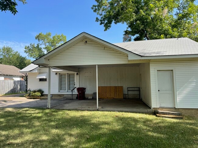 120 Carthel St in Mount Vernon, TX - Building Photo - Building Photo