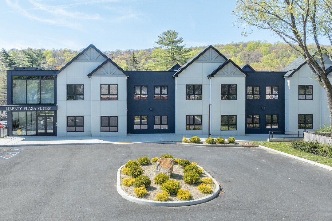 Liberty Plaza Suites in Hawthorne, NY - Foto de edificio