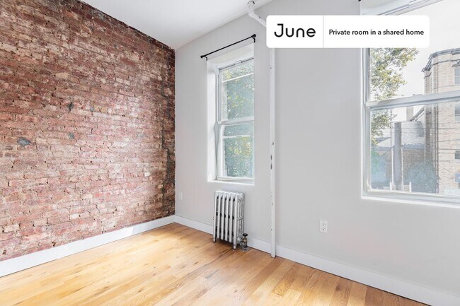 Private bedroom in 5 bed/2 bath Home in New York, NY - Building Photo - Building Photo