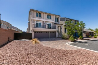 10319 Santero Bay Ct in Las Vegas, NV - Building Photo - Building Photo