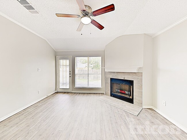 2308 Stagecoach St in Fort Worth, TX - Foto de edificio - Building Photo